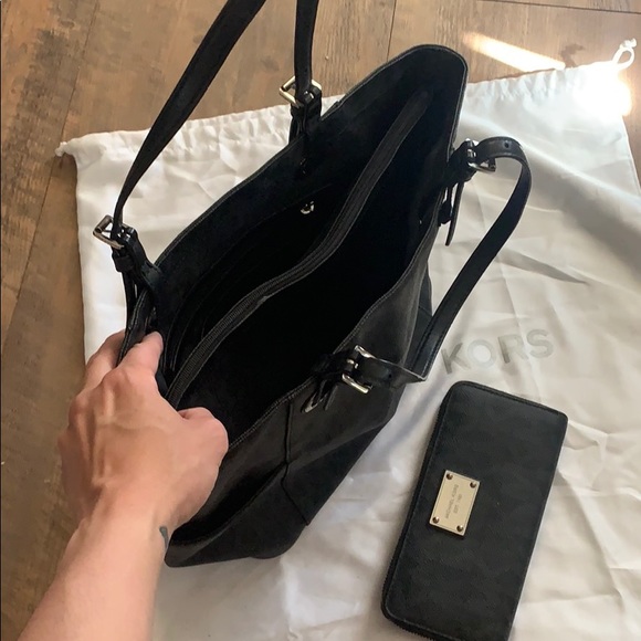 100% Authentic MK Purse and Matching Wallet - Picture 2 of 4